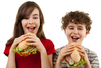 kids eating healthy snacks